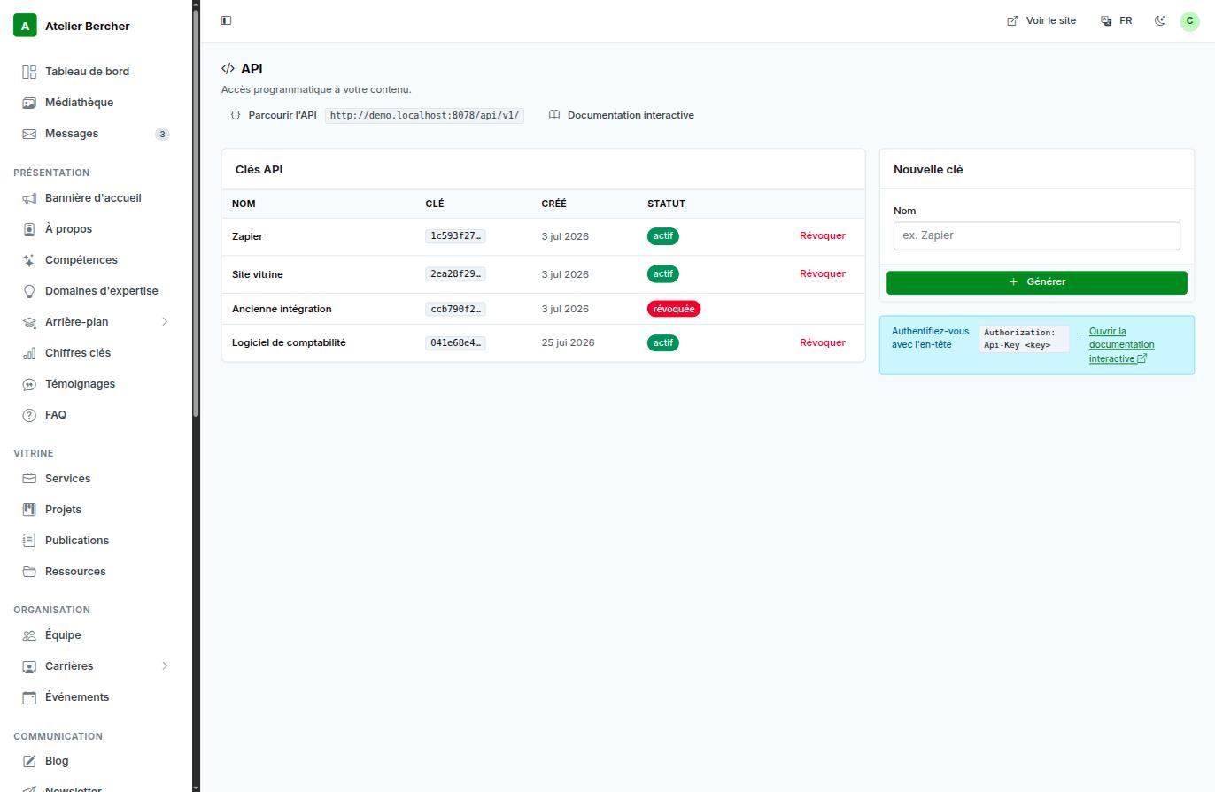 La pantalla de la API: la lista de claves con nombre, clave, fecha de creación y estado, y el panel para generar una nueva.